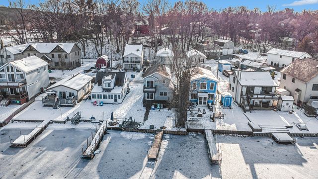 8873 Lagoon Drive, Brighton, MI 48116