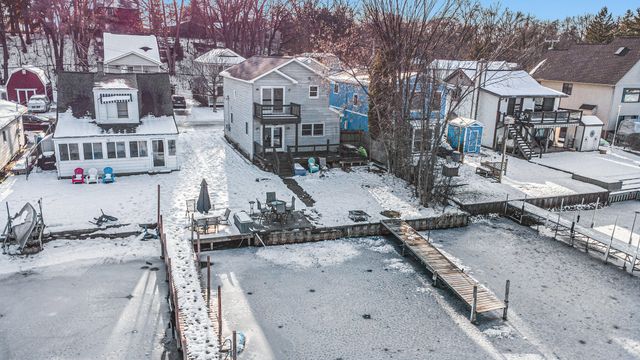 8873 Lagoon Drive, Brighton, MI 48116