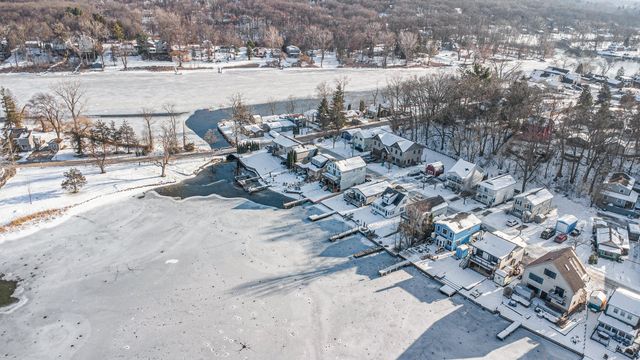 8873 Lagoon Drive, Brighton, MI 48116