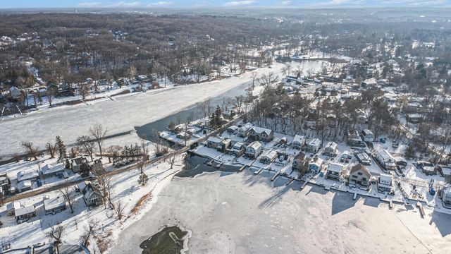 8873 Lagoon Drive, Brighton, MI 48116