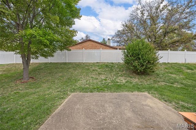 2237 Glenfield Drive, Belleville, IL 62221