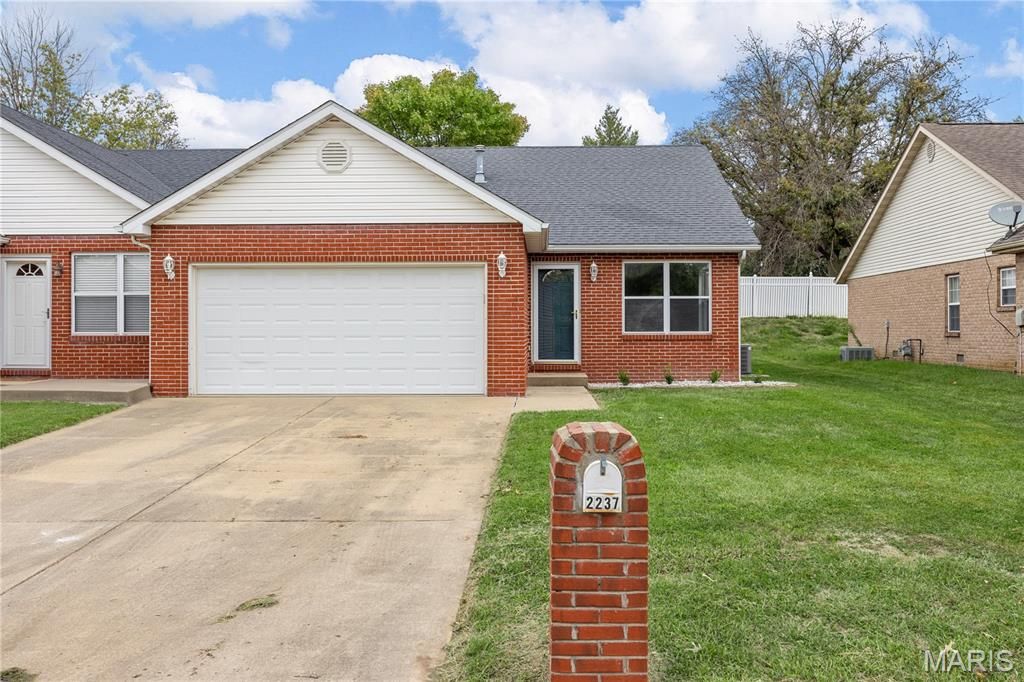 2237 Glenfield Drive, Belleville, IL 62221