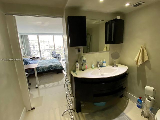 18081 Biscayne Boulevard 1904, Aventura, FL 33160