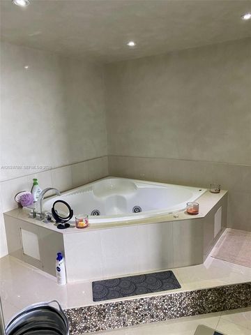 18081 Biscayne Boulevard 1904, Aventura, FL 33160