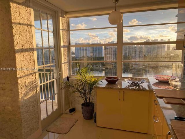 18081 Biscayne Boulevard 1904, Aventura, FL 33160
