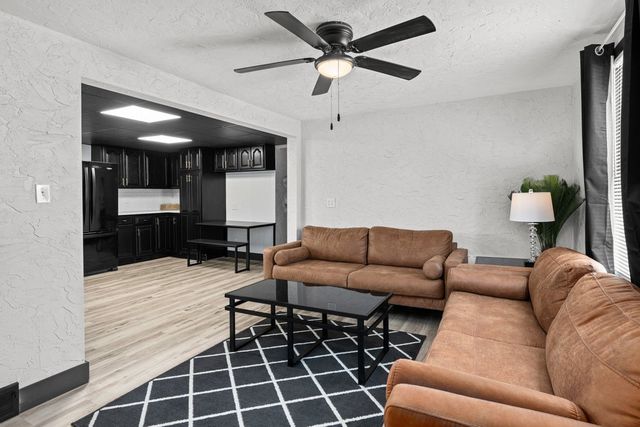 2400 24th Street, Rock Island, IL 61201