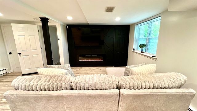 21 Rich St., Worcester, MA 01602