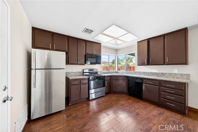 1617 La Palma, Palmdale, CA 93550