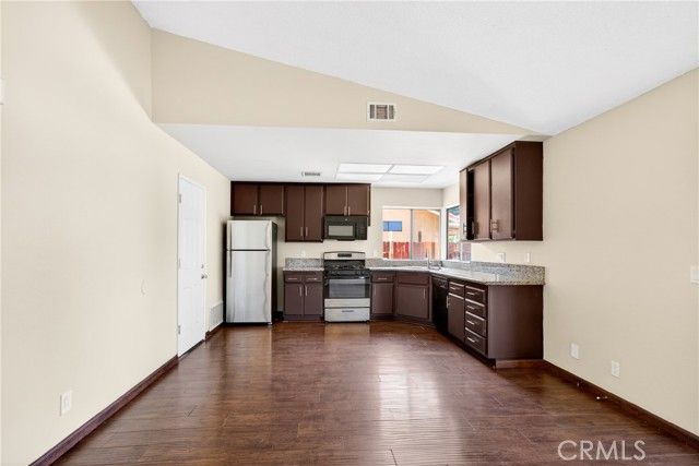 1617 La Palma, Palmdale, CA 93550