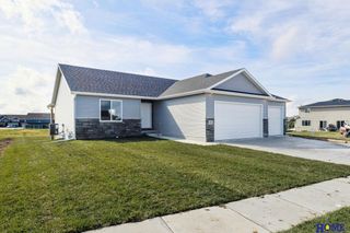 1725 E 9th Street, Hickman, NE 68372