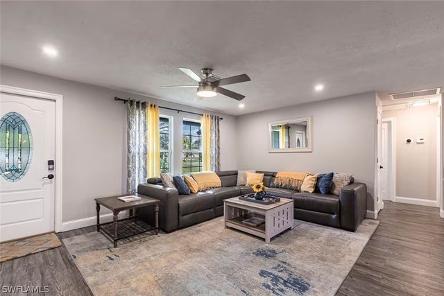 4866 TAHITI LN, Naples, FL 34112