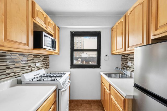 520 E 81st St Apt 9B, New York City, NY 10028