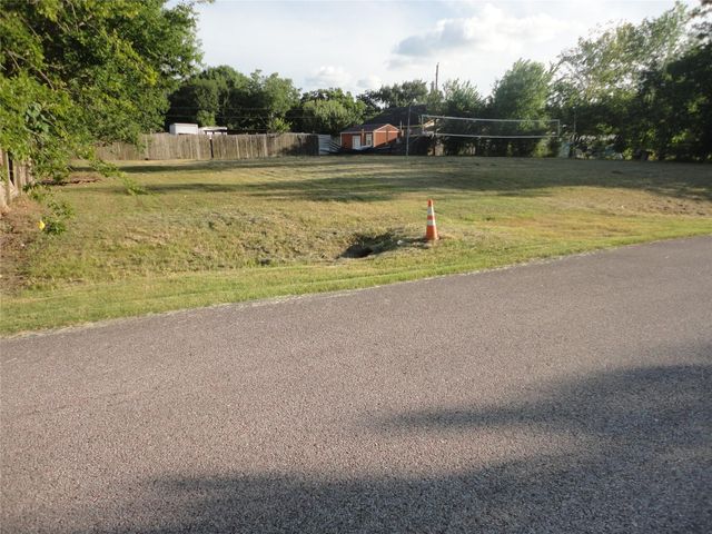 6521 Whitton Drive, Houston, TX 77085