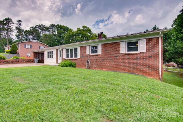 2310 Honeysuckle Place, Lenoir, NC 28645