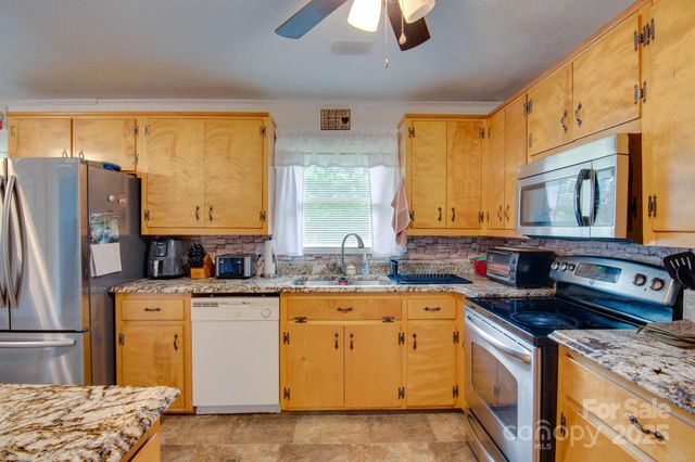 2310 Honeysuckle Place, Lenoir, NC 28645