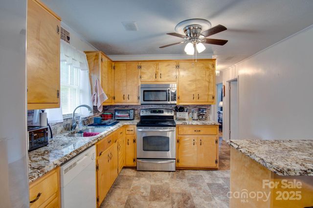 2310 Honeysuckle Place, Lenoir, NC 28645