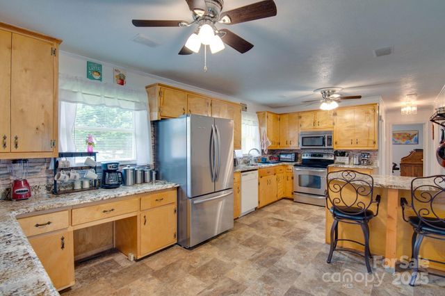 2310 Honeysuckle Place, Lenoir, NC 28645