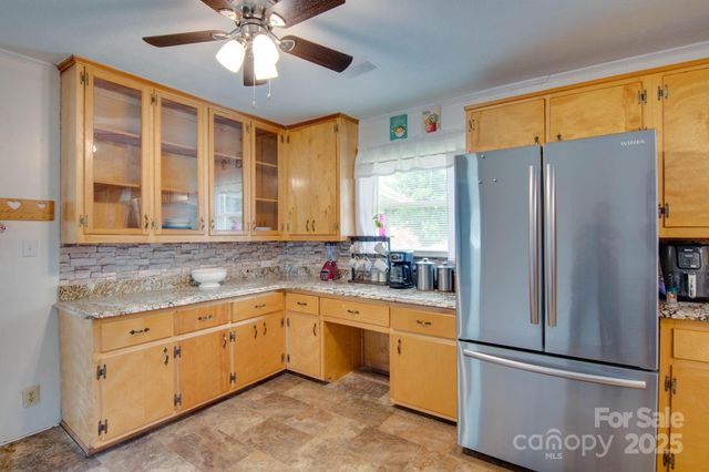 2310 Honeysuckle Place, Lenoir, NC 28645