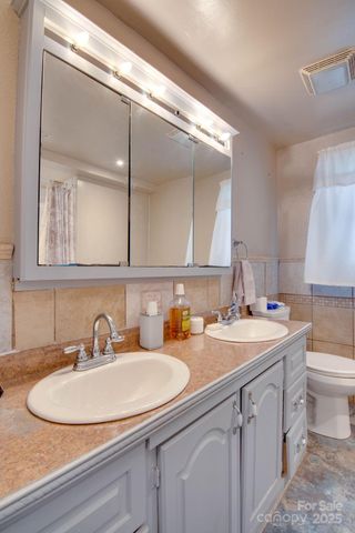 2310 Honeysuckle Place, Lenoir, NC 28645