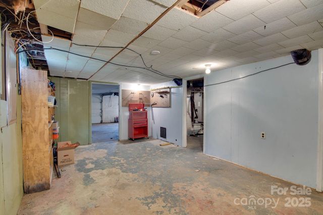 2310 Honeysuckle Place, Lenoir, NC 28645