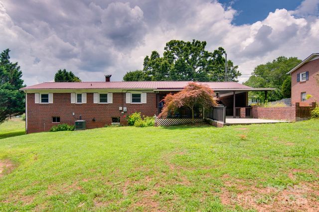 2310 Honeysuckle Place, Lenoir, NC 28645