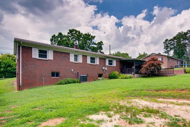 2310 Honeysuckle Place, Lenoir, NC 28645