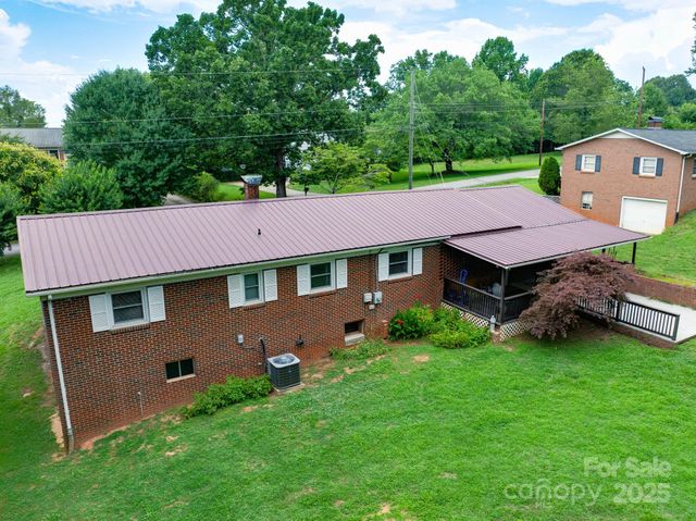 2310 Honeysuckle Place, Lenoir, NC 28645