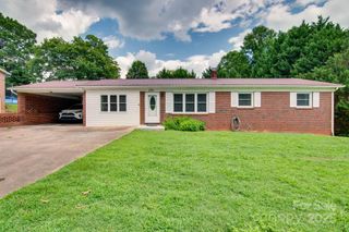2310 Honeysuckle Place, Lenoir, NC 28645
