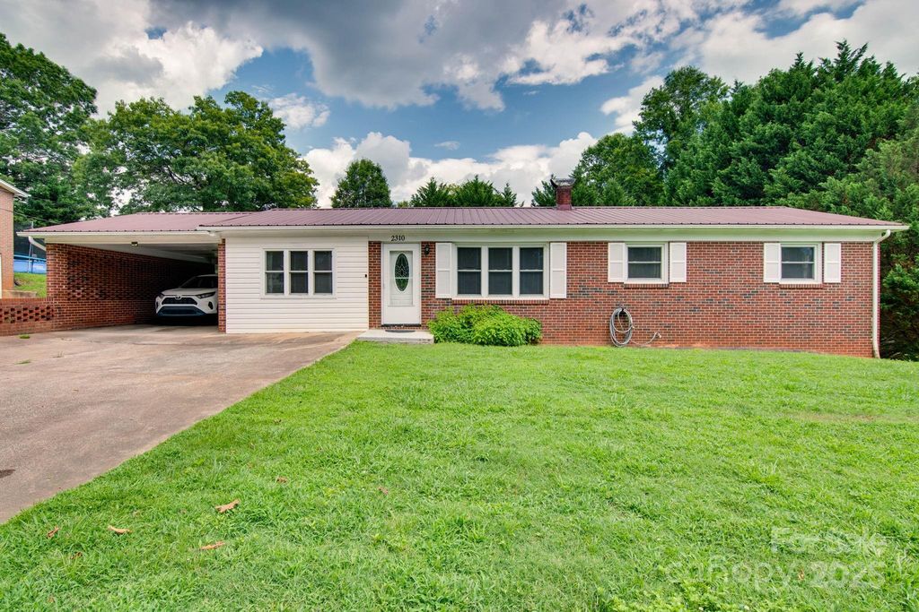 2310 Honeysuckle Place, Lenoir, NC 28645