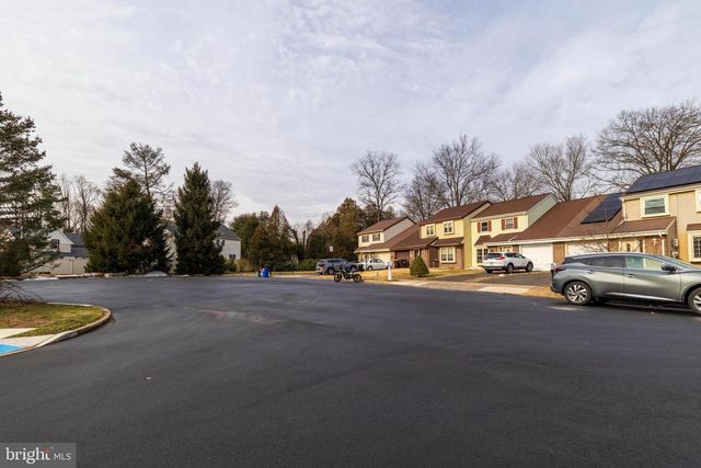 85 GREENWOODS DR, Horsham, PA 19044