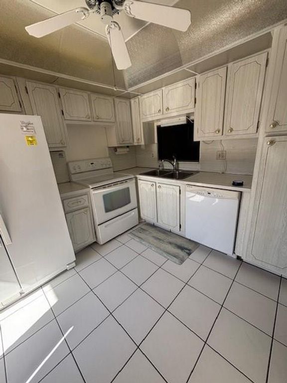 218 NE 12th Avenue 104, Hallandale Beach, FL 33009