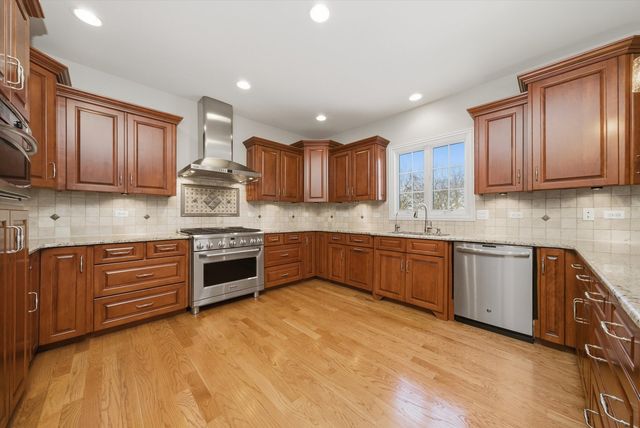 12674 Waterford Drive, Lemont, IL 60439