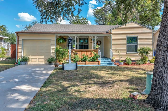 836 Yale Street, River Oaks, TX 76114