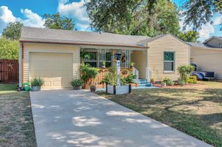 836 Yale Street, River Oaks, TX 76114