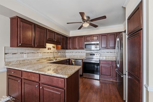 936 Country Club Drive, Saint Clair Shores, MI 48082