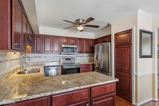 936 Country Club Drive, Saint Clair Shores, MI 48082