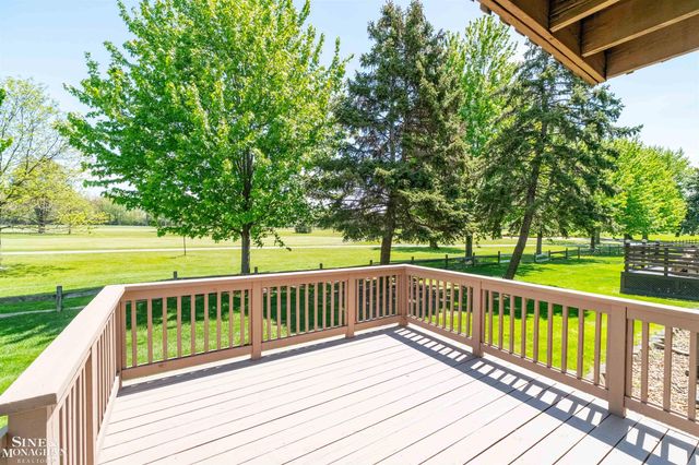 936 Country Club Drive, Saint Clair Shores, MI 48082