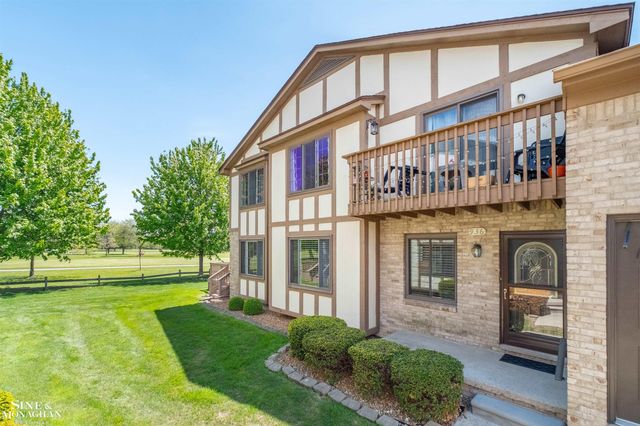 936 Country Club Drive, Saint Clair Shores, MI 48082