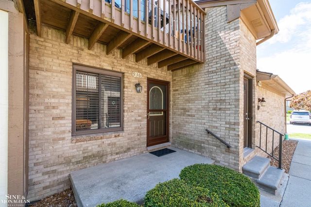 936 Country Club Drive, Saint Clair Shores, MI 48082