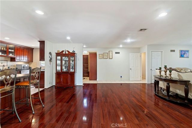 22248 Leadwell, Los Angeles, CA 91303