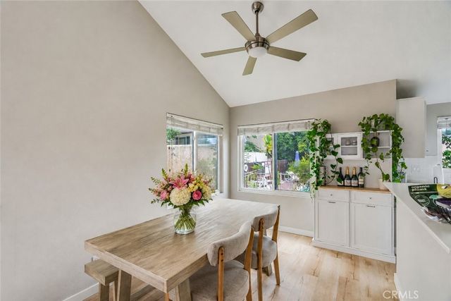 6300 Shoup Avenue 2, Woodland Hills, CA 91367