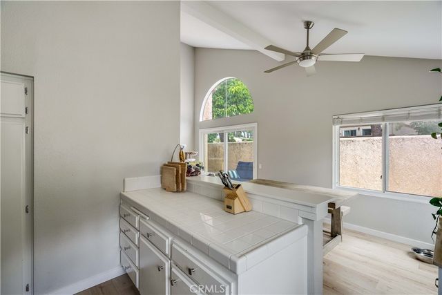 6300 Shoup Avenue 2, Woodland Hills, CA 91367