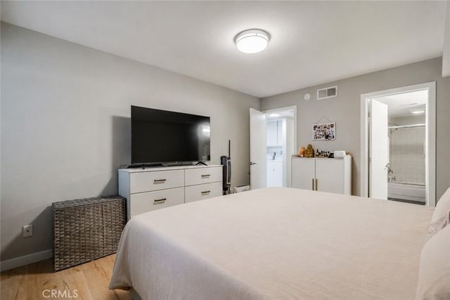 6300 Shoup Avenue 2, Woodland Hills, CA 91367