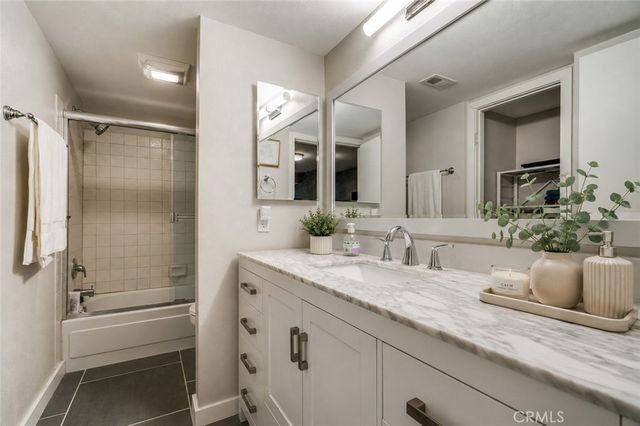 6300 Shoup Avenue 2, Woodland Hills, CA 91367