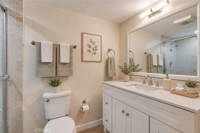 6300 Shoup Avenue 2, Woodland Hills, CA 91367
