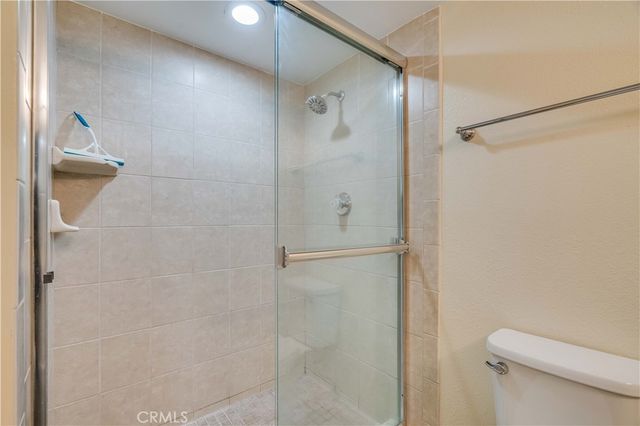6300 Shoup Avenue 2, Woodland Hills, CA 91367