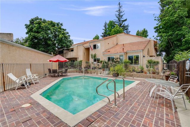 6300 Shoup Avenue 2, Woodland Hills, CA 91367
