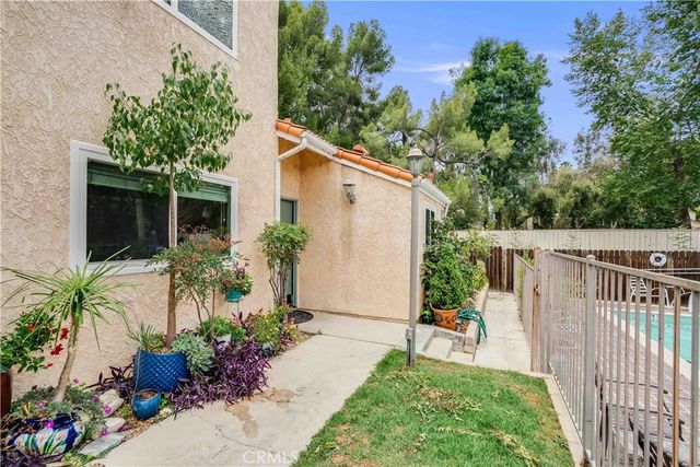 6300 Shoup Avenue 2, Woodland Hills, CA 91367