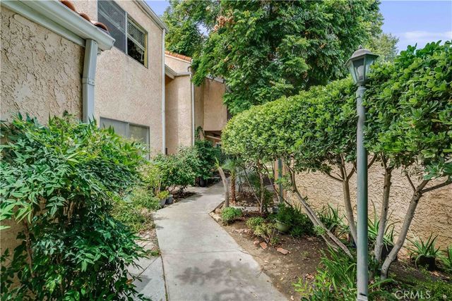 6300 Shoup Avenue 2, Woodland Hills, CA 91367