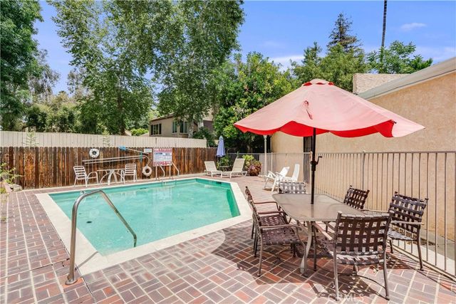6300 Shoup Avenue 2, Woodland Hills, CA 91367